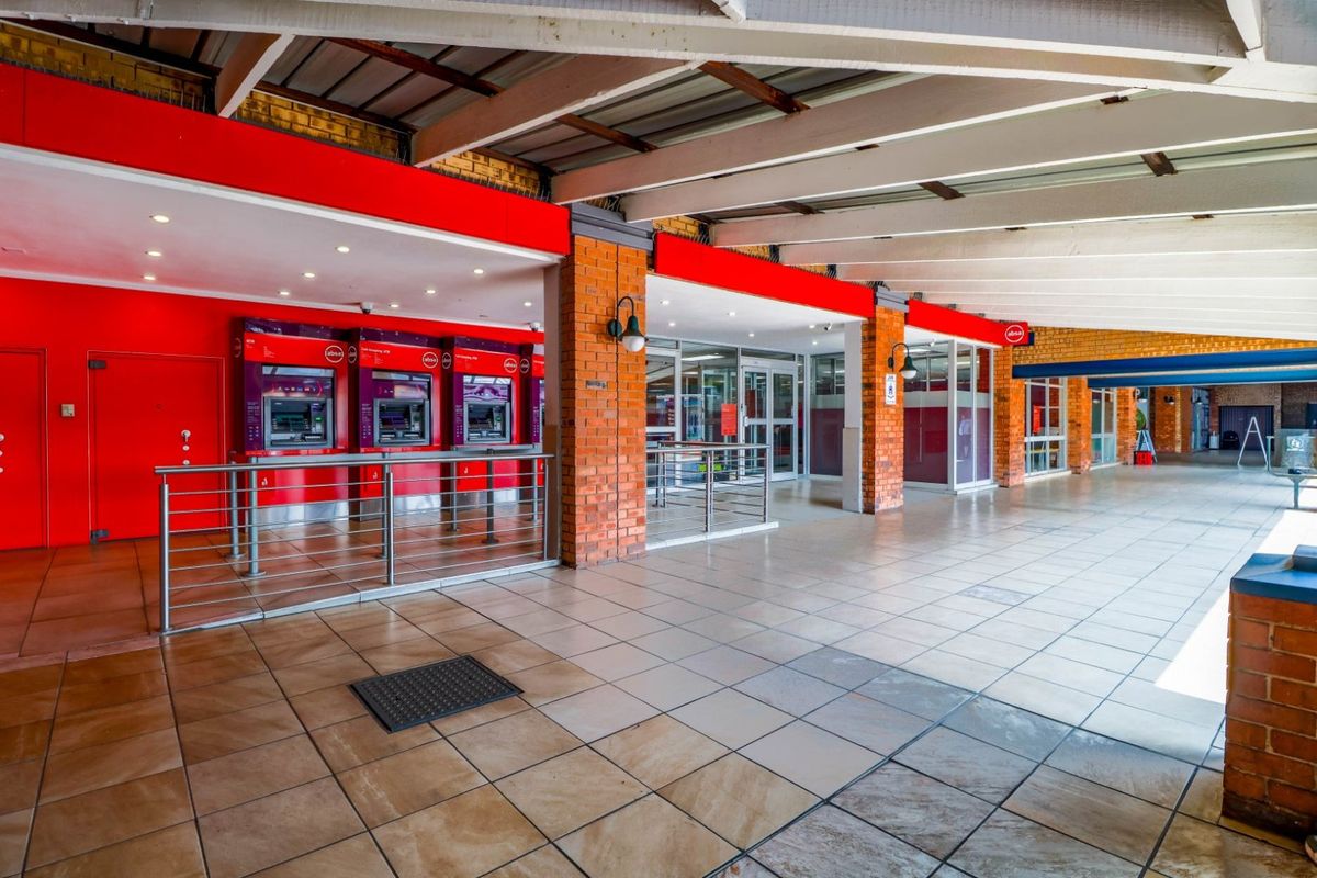Anchor Retail shop (508 square meters) within Roxy's Village Walk Shopping Centre, Church Street, Bronkhorstspruit with easy access & excellent exposure! Lots of parking! - Photo 4