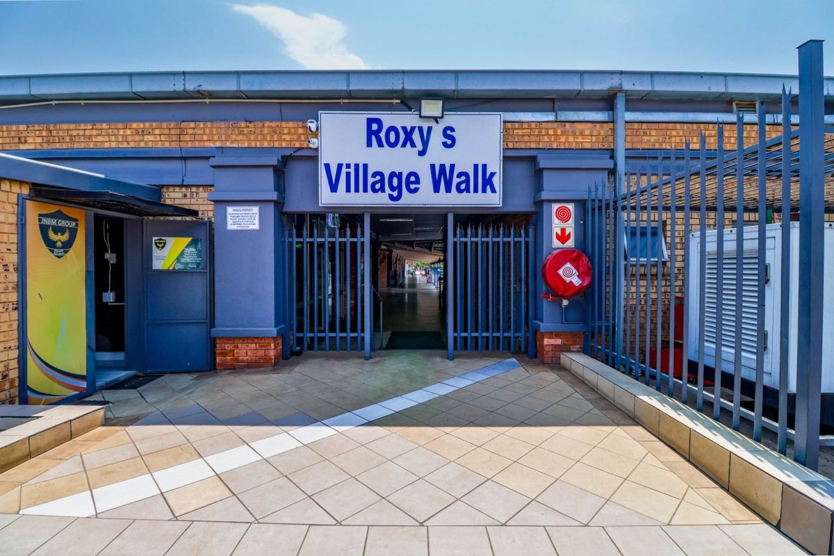 Anchor Retail shop (508 square meters) within Roxy's Village Walk Shopping Centre, Church Street, Bronkhorstspruit with easy access & excellent exposure! Lots of parking! - Photo 5