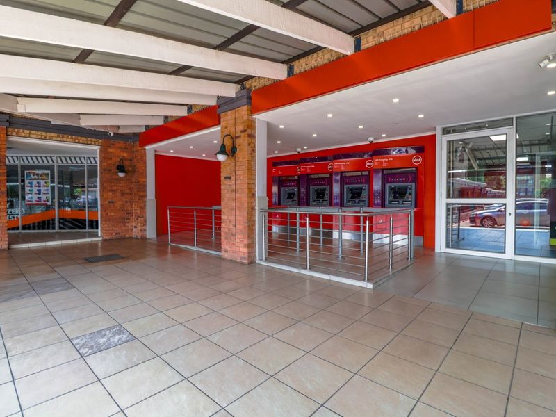 Anchor Retail shop (508 square meters) within Roxy's Village Walk Shopping Centre, Church Street, Bronkhorstspruit with easy access & excellent exposure! Lots of parking! - Photo 3