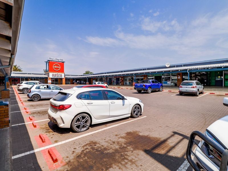 Anchor Retail shop (508 square meters) within Roxy's Village Walk Shopping Centre, Church Street, Bronkhorstspruit with easy access & excellent exposure! Lots of parking! - Photo 6
