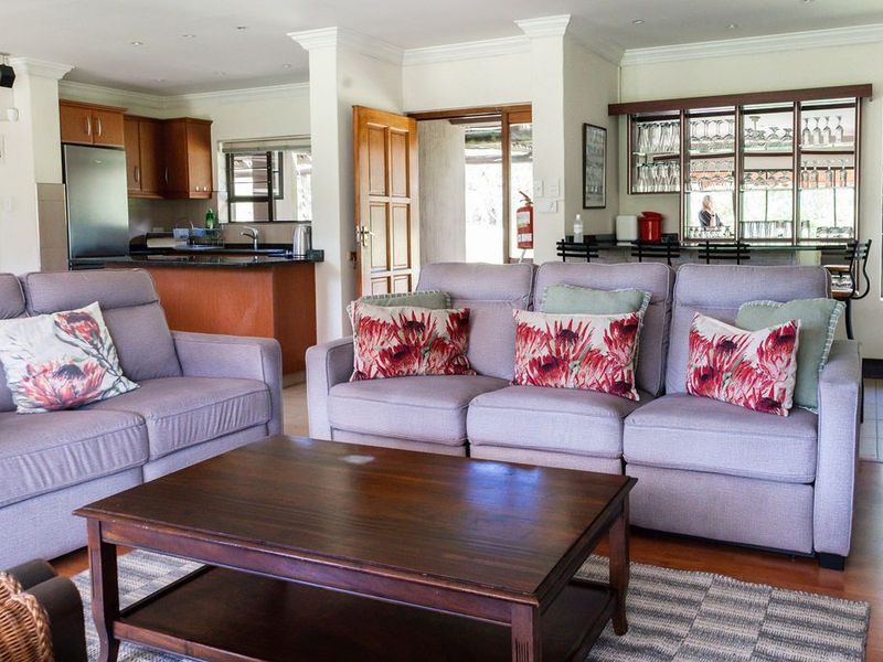 Smart Investment in Share Block – 3-Bed, 3-Bath Chalet in Fernwood’s Mountain Estate - Photo 3