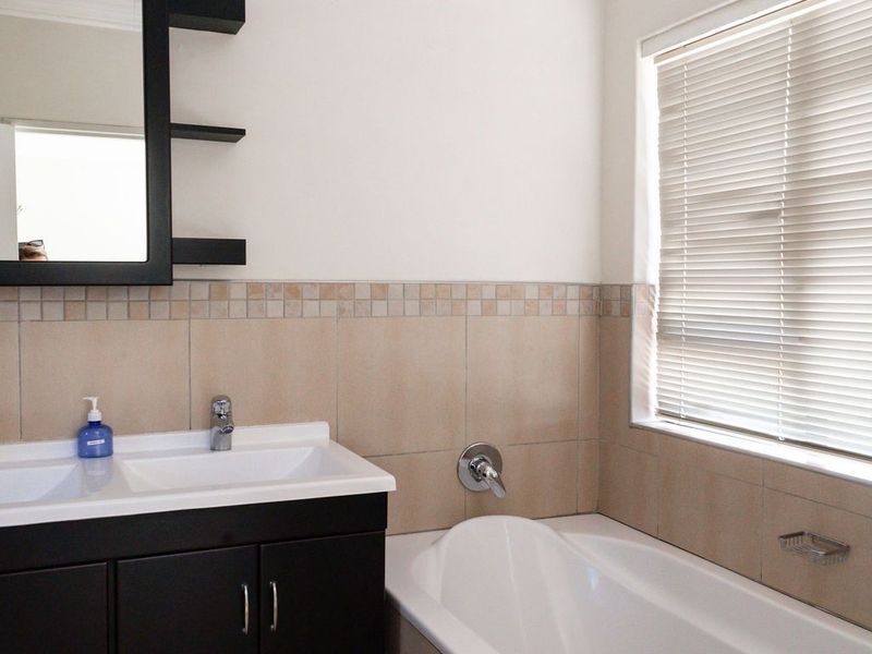 Smart Investment in Share Block – 3-Bed, 3-Bath Chalet in Fernwood’s Mountain Estate - Photo 9