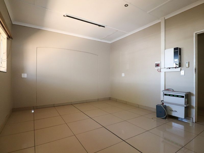 MODERN OFFICE SPACE  & PARKING - Photo 10