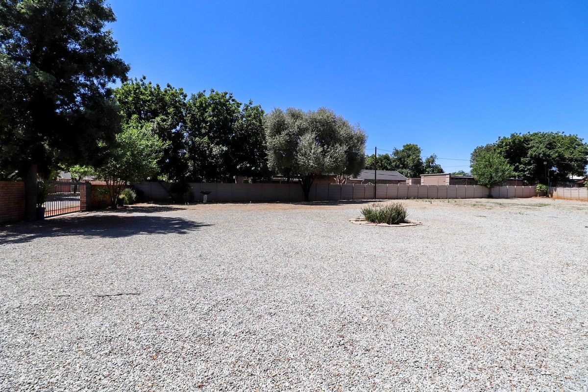 MODERN OFFICE SPACE  & PARKING - Photo 3