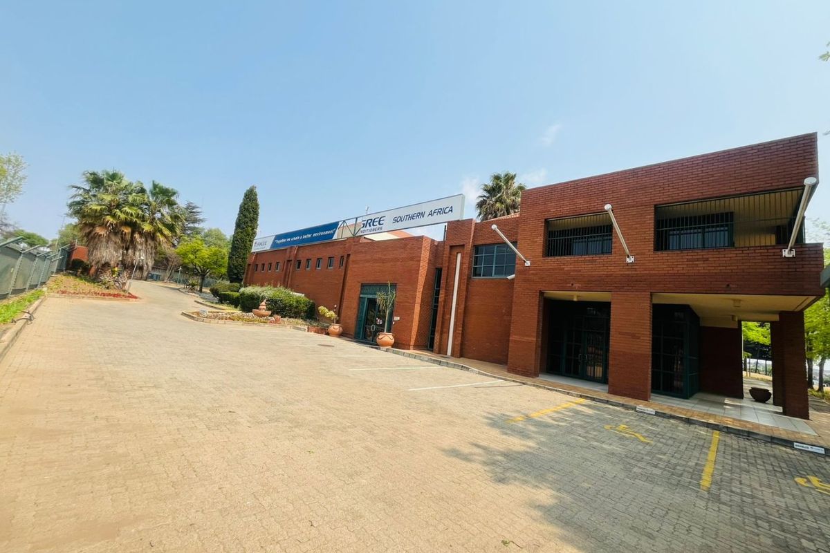 Attractive Office, Workshop & Yard Facing the N1 – Excellent Visibility & Development Potential - Photo 5