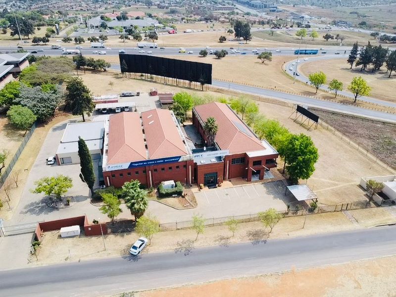 Attractive Office, Workshop & Yard Facing the N1 – Excellent Visibility & Development Potential - Photo 9