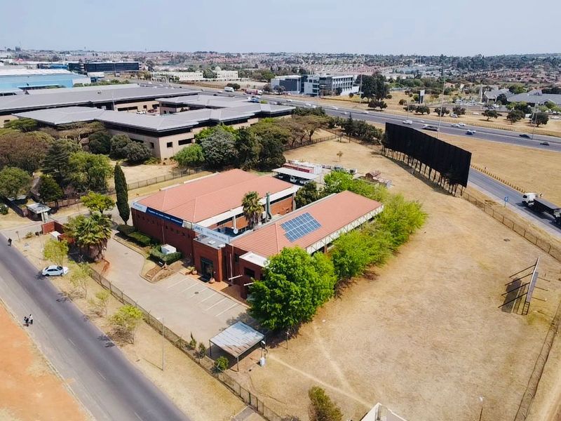 Attractive Office, Workshop & Yard Facing the N1 – Excellent Visibility & Development Potential - Photo 8