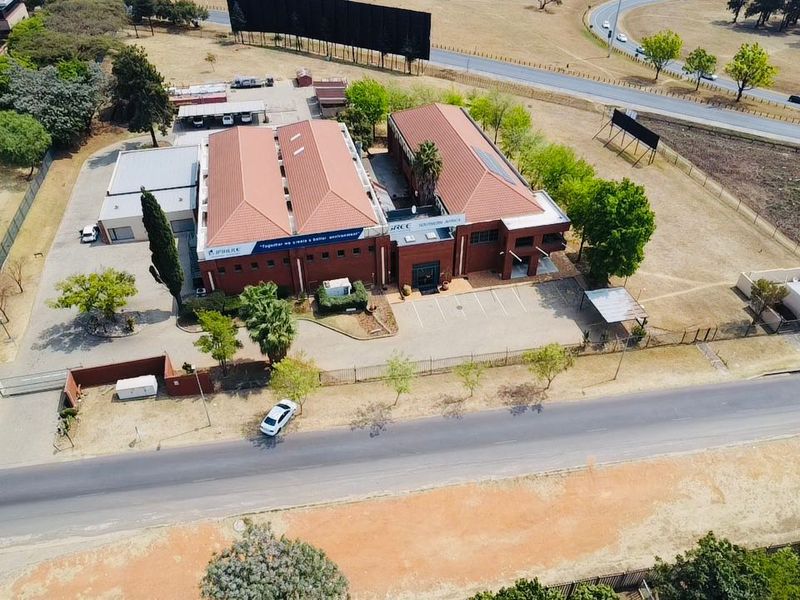 Attractive Office, Workshop & Yard Facing the N1 – Excellent Visibility & Development Potential - Photo 6