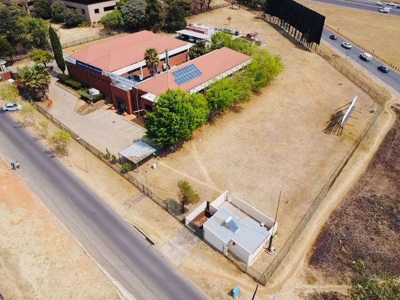 Attractive Office, Workshop & Yard Facing the N1 – Excellent Visibility & Development Potential - Photo 4