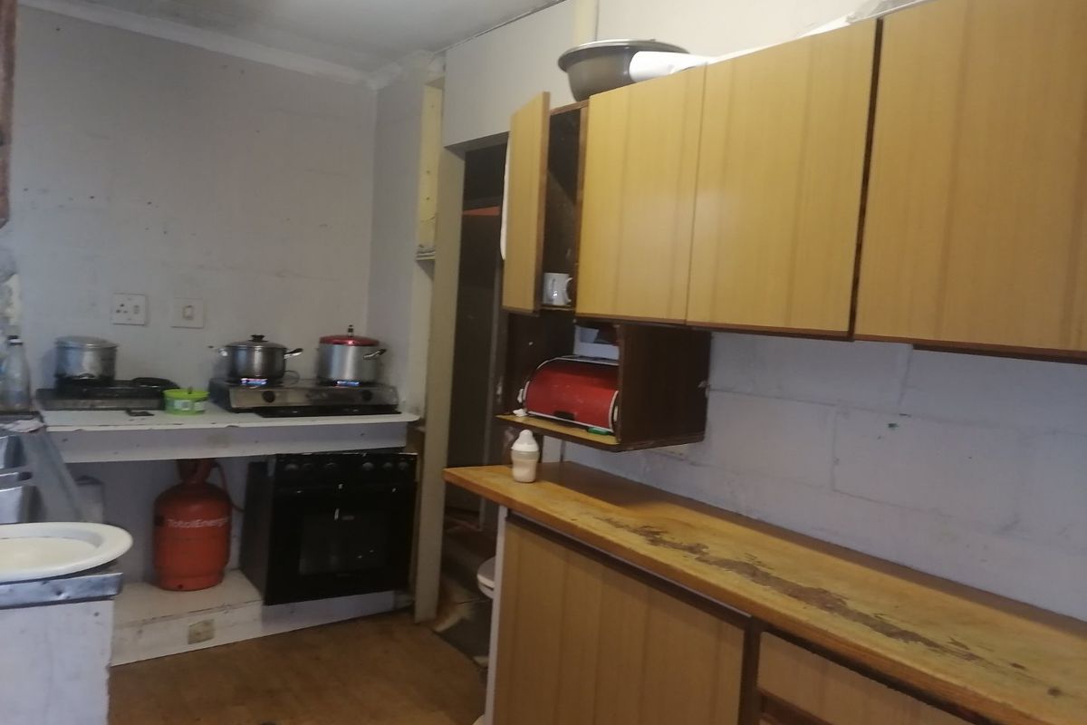 3 bedroom house with seperate entrance for sale - Photo 4