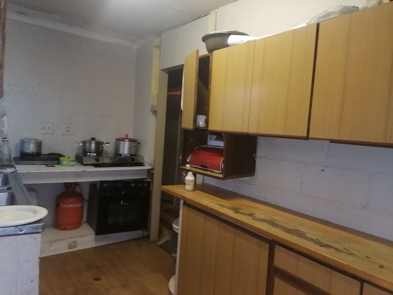 3 bedroom house with seperate entrance for sale - Photo 4