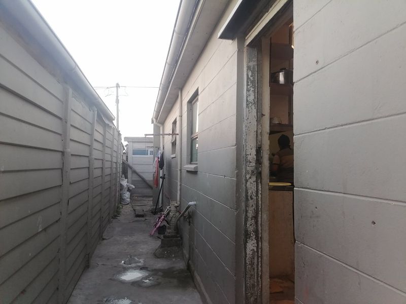 3 bedroom house with seperate entrance for sale - Photo 2