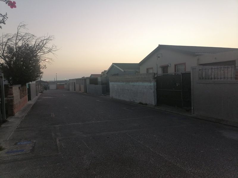 3 bedroom house with seperate entrance for sale - Photo 9