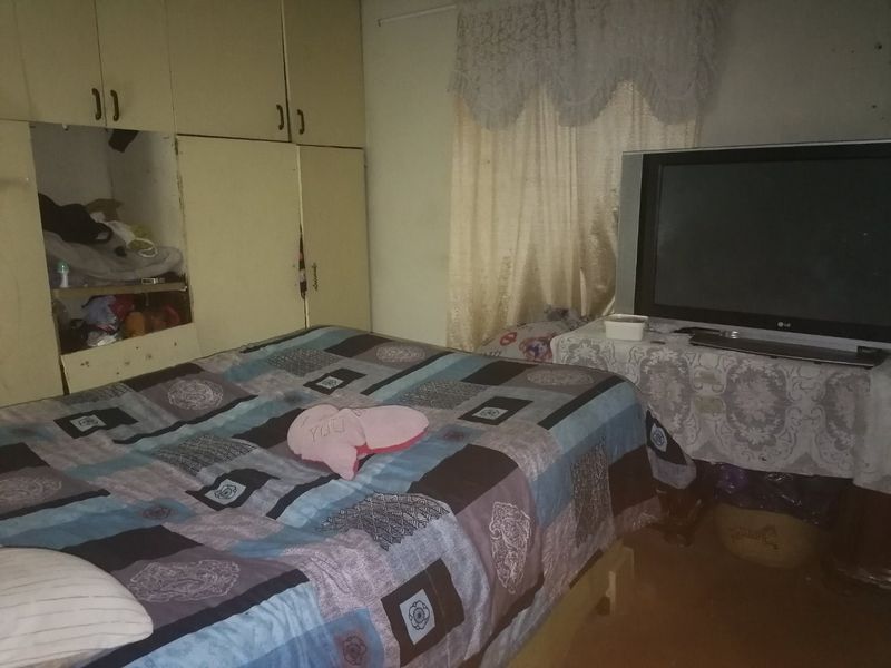 3 bedroom house with seperate entrance for sale - Photo 6