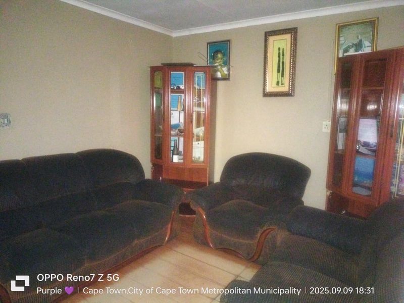 3 bedroom house with seperate entrance for sale - Photo 3