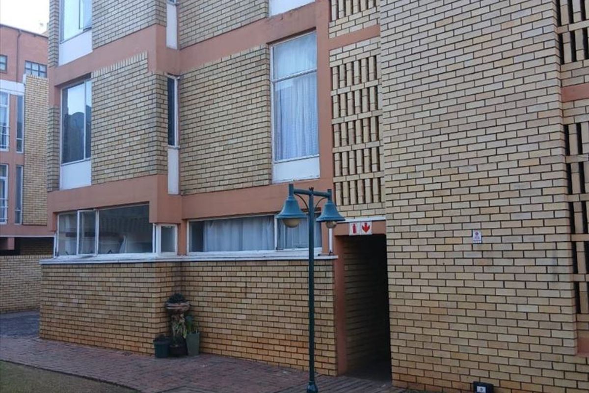 Perfect Starter Home in Secure Complex - Photo 3