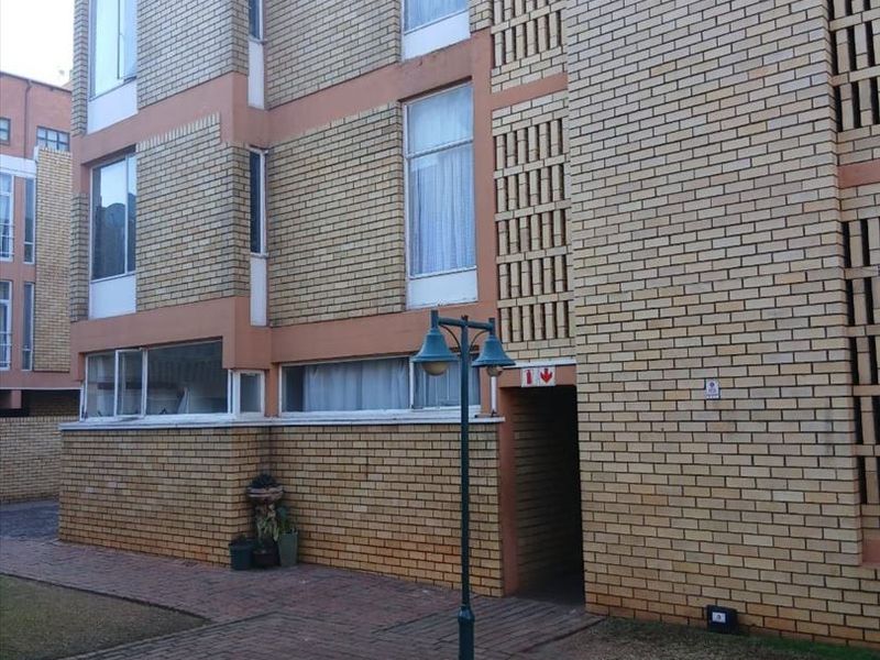 Perfect Starter Home in Secure Complex - Photo 3