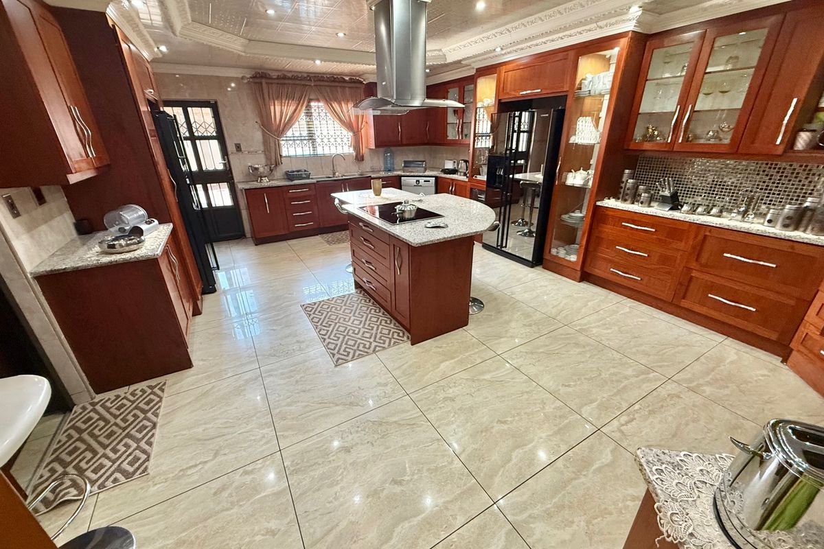 Seize This Spectacular Rare Gem In Aerorand West of 686m2. - Photo 3