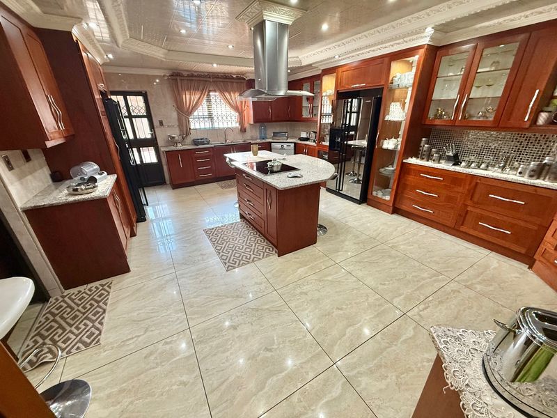 Seize This Spectacular Rare Gem In Aerorand West of 686m2. - Photo 3