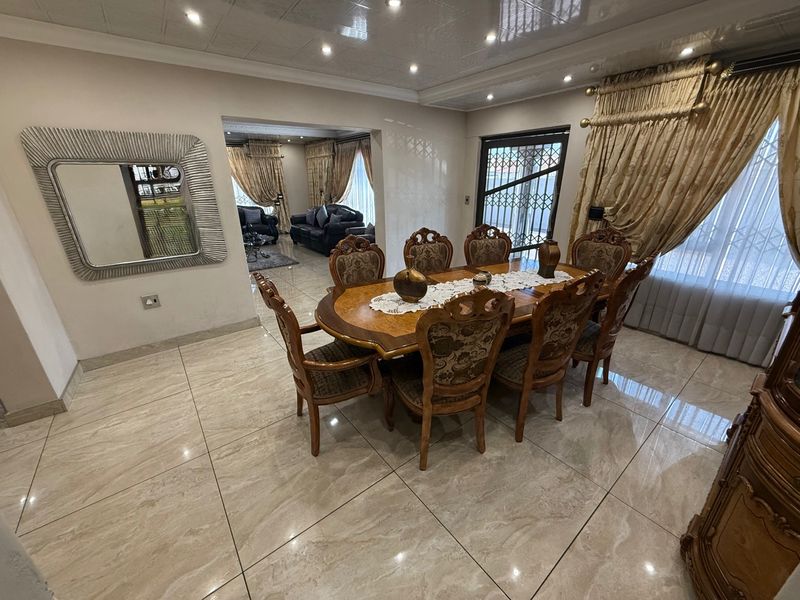 Seize This Spectacular Rare Gem In Aerorand West of 686m2. - Photo 9