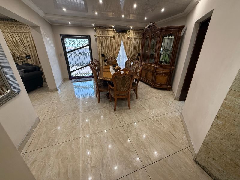 Seize This Spectacular Rare Gem In Aerorand West of 686m2. - Photo 8