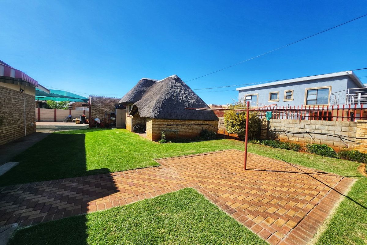 Cosy 3-Bedroom Home with Garden and Borehole in a Convenient Location - Photo 5