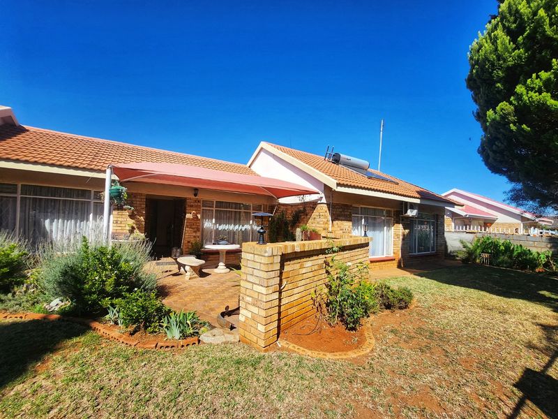 Cosy 3-Bedroom Home with Garden and Borehole in a Convenient Location - Photo 2