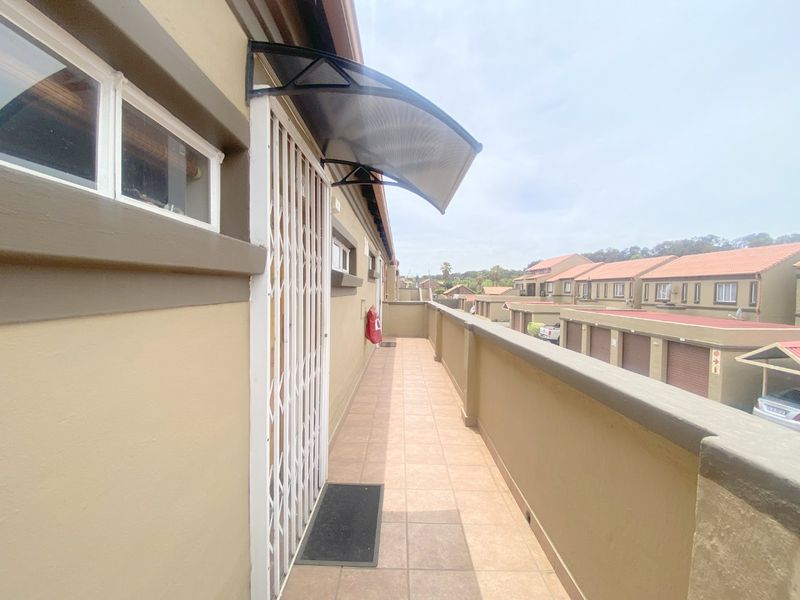 UNDER OFFER No transfer duties. Glen Garden Eden Glen, spacious and sunny 2 bedroom 1 bathroom unit with a garage at a giveaway price of R820 000. - Photo 3