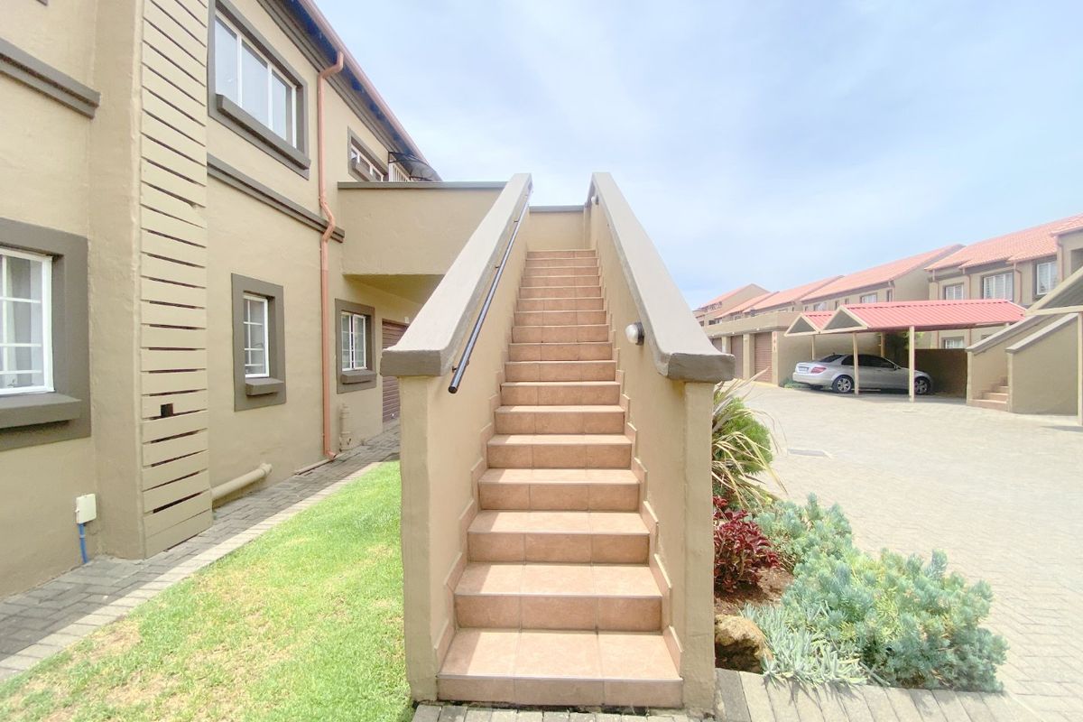UNDER OFFER No transfer duties. Glen Garden Eden Glen, spacious and sunny 2 bedroom 1 bathroom unit with a garage at a giveaway price of R820 000. - Photo 2