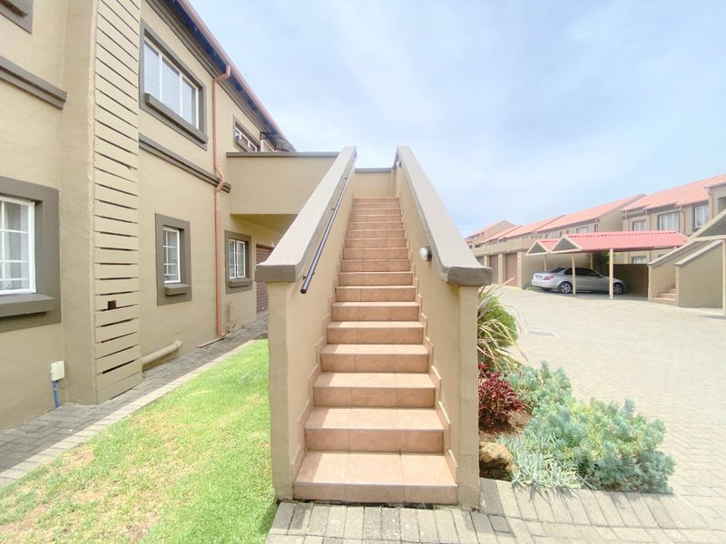 UNDER OFFER No transfer duties. Glen Garden Eden Glen, spacious and sunny 2 bedroom 1 bathroom unit with a garage at a giveaway price of R820 000. - Photo 2