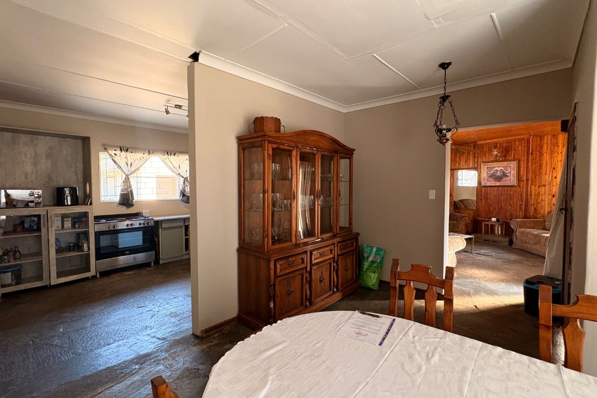 Spacious 3-Bedroom Home with Income-Generating Flat in Flamwood  - Photo 4