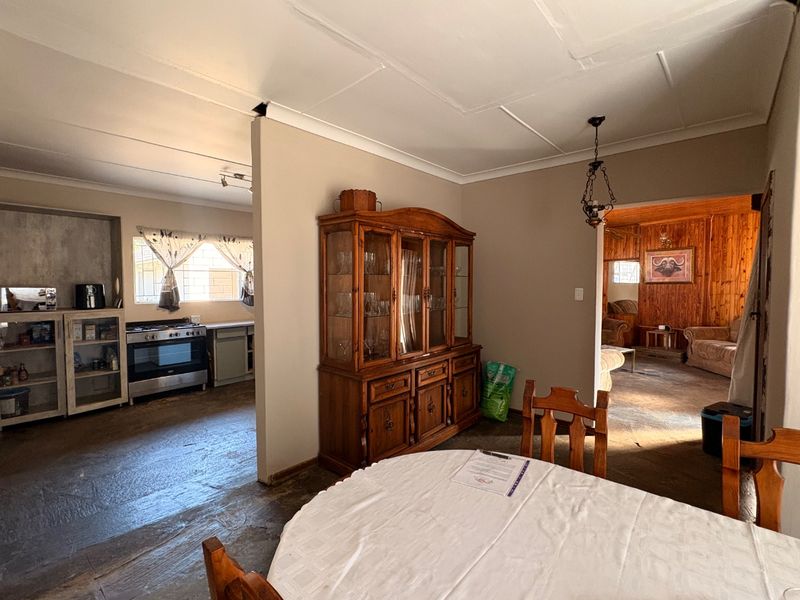 Spacious 3-Bedroom Home with Income-Generating Flat in Flamwood  - Photo 4
