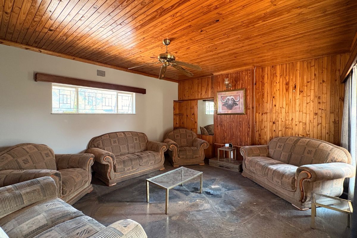 Spacious 3-Bedroom Home with Income-Generating Flat in Flamwood  - Photo 5