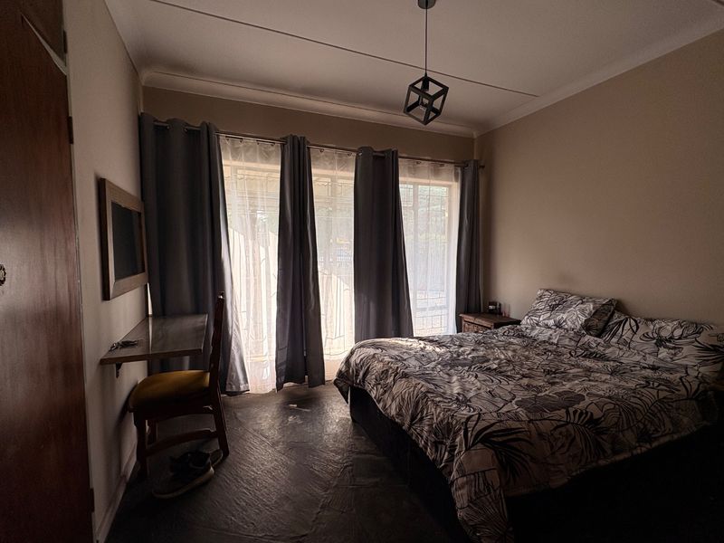 Spacious 3-Bedroom Home with Income-Generating Flat in Flamwood  - Photo 7