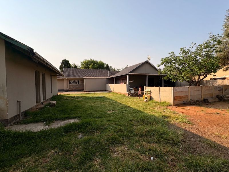 Spacious 3-Bedroom Home with Income-Generating Flat in Flamwood  - Photo 3