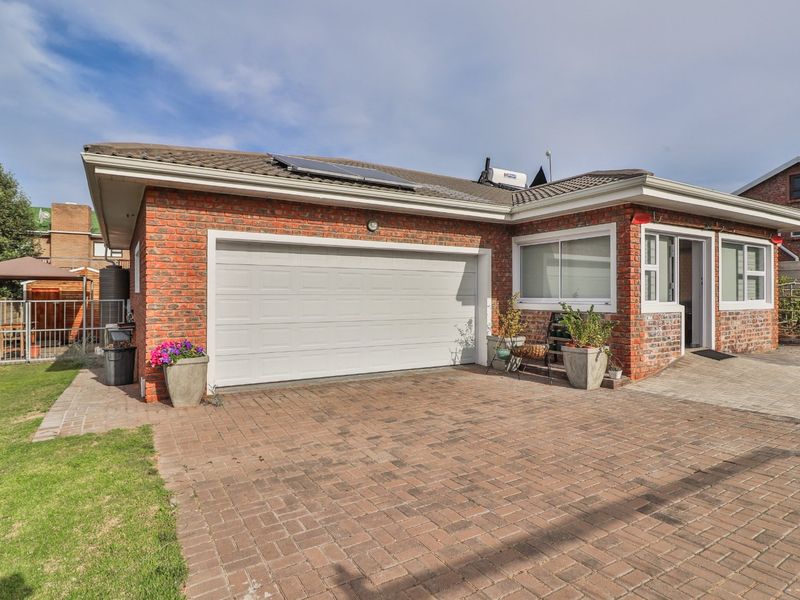 Three bedroom house in Still Bay West  - Photo 4