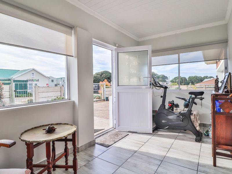 Three bedroom house in Still Bay West  - Photo 5