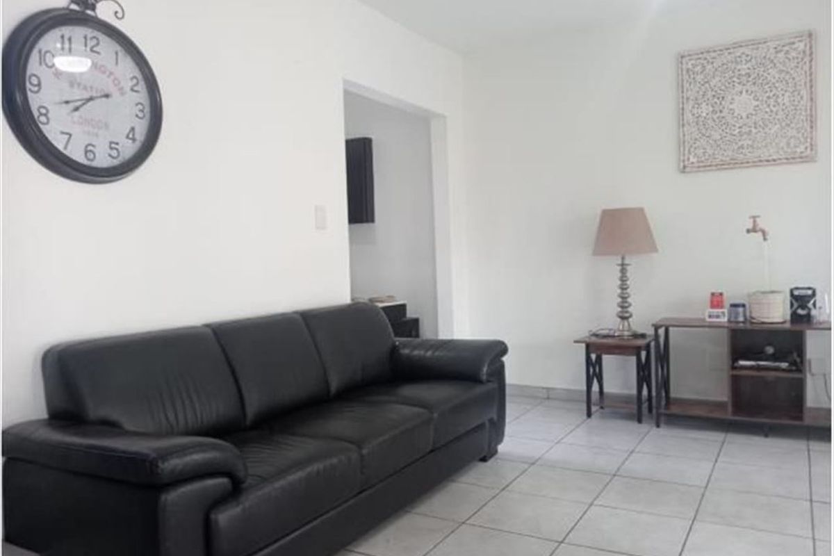 Comfortable Family Home with Functional Layout - Photo 2