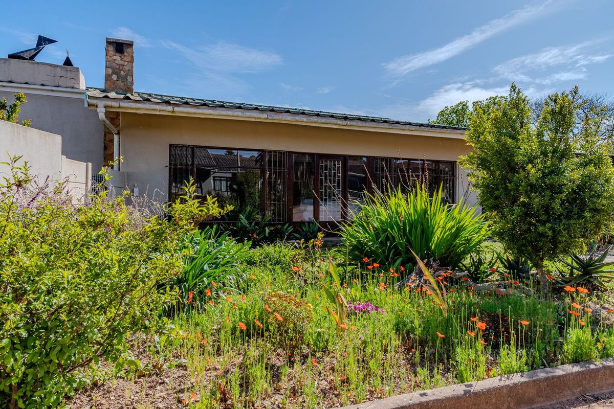 Spacious Family Home with Rental Potential – Riviersonderend - Photo 2