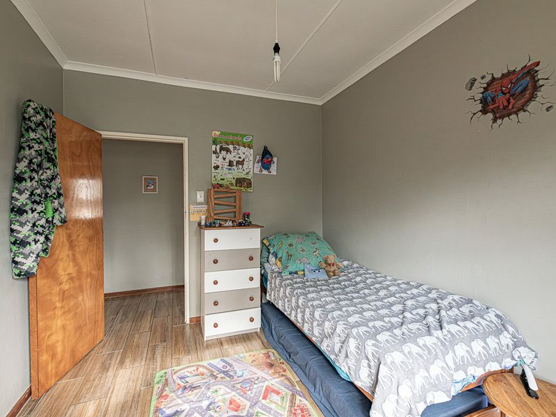 Spacious Family Home with Rental Potential – Riviersonderend - Photo 10