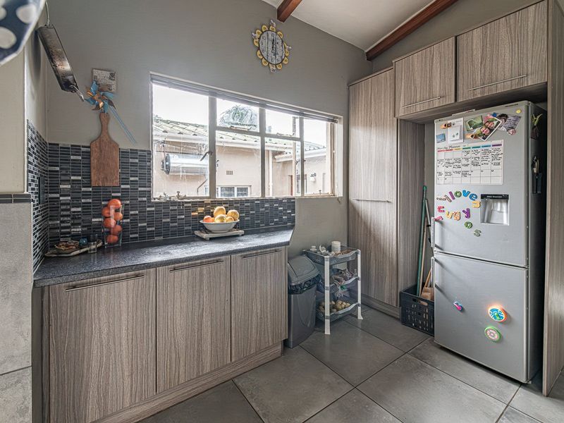 Spacious Family Home with Rental Potential – Riviersonderend - Photo 7