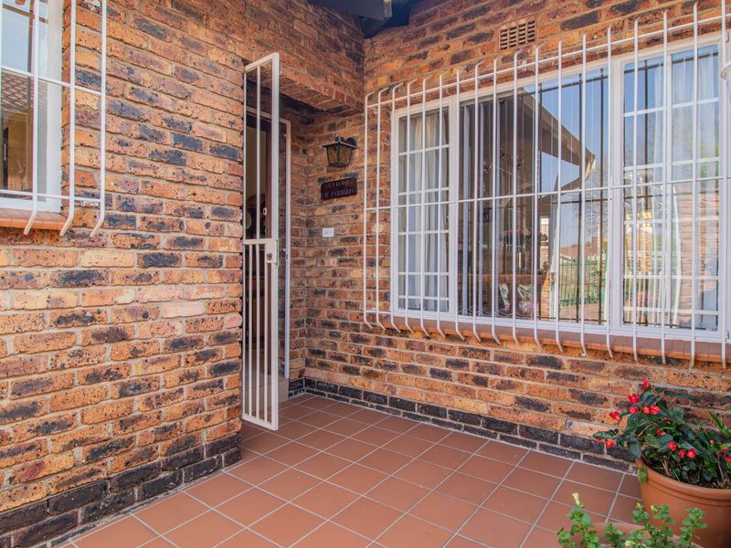 Hidden Gem in Highway Gardens - Photo 7