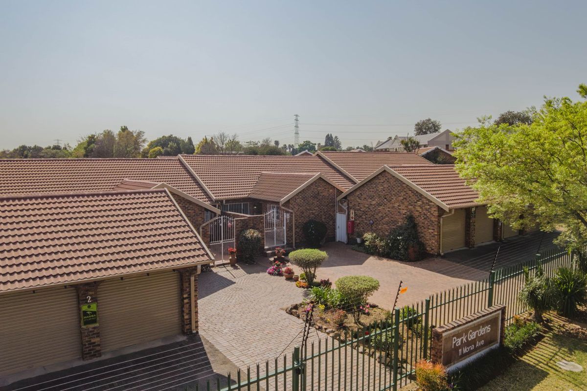 Hidden Gem in Highway Gardens - Photo 2