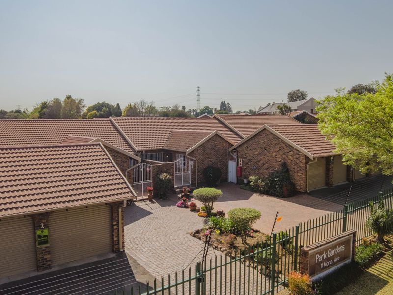 Hidden Gem in Highway Gardens - Photo 2