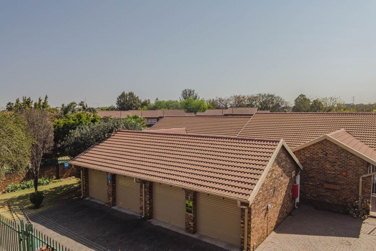 Hidden Gem in Highway Gardens - Photo 3