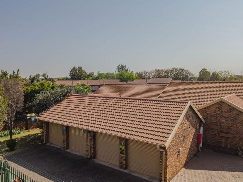 Hidden Gem in Highway Gardens - Photo 3