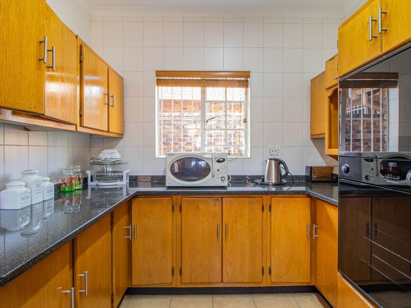 Hidden Gem in Highway Gardens - Photo 8