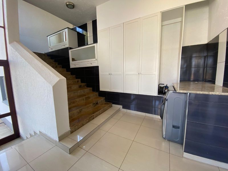 Spacious Double-Storey Family Home in Roodekrans - Photo 10