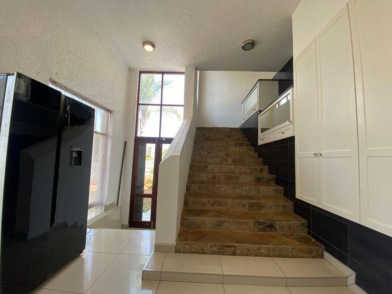 Spacious Double-Storey Family Home in Roodekrans - Photo 9