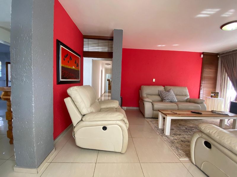 Spacious Double-Storey Family Home in Roodekrans - Photo 7